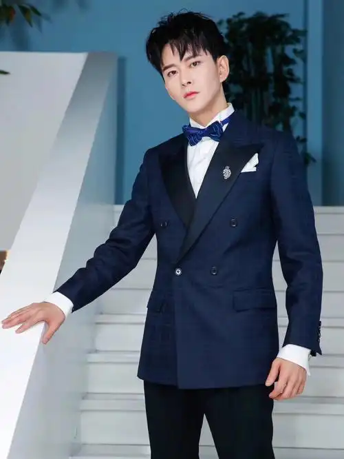 黄宥明同款量身定制西服出席活动照