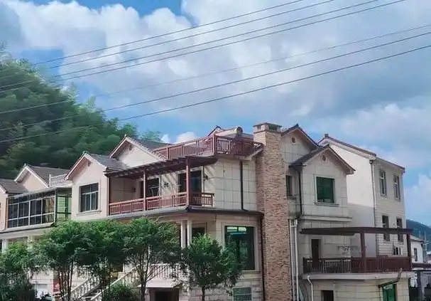 浙江农村四层别墅,一桌酒席几千多,村民:一千元的酒席能吃什么