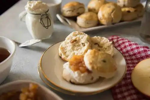 english raisin scones with apple jam #brunchweek