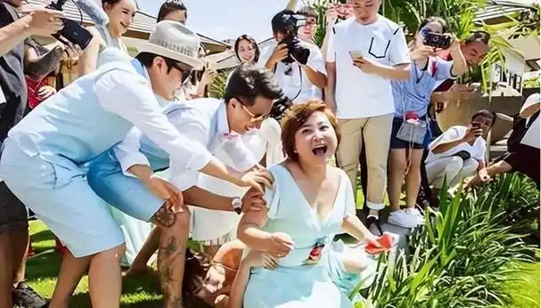 黄轩"高调"官宣,柳岩被冲上热搜,网友:你俩竟然擦出火花了!