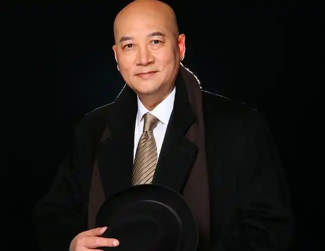 唐僧迟重瑞:娶大11岁富婆,被继子无视,结婚31年从不叫老婆