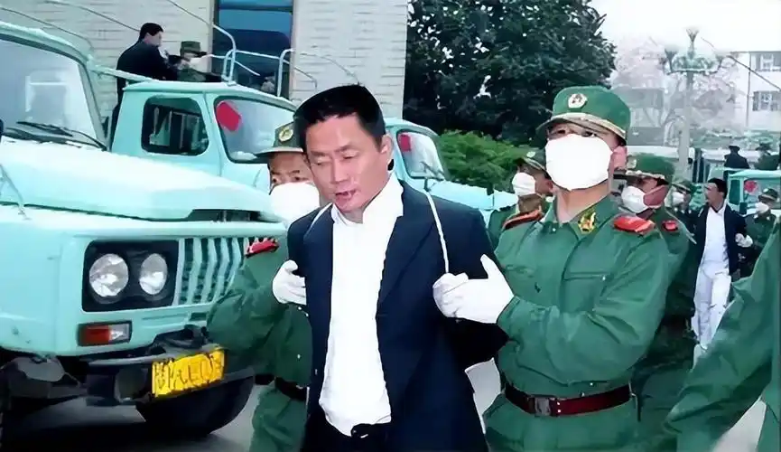 1998年黑老大梁旭东被捕时叫嚣我上边有人两个月就能出去