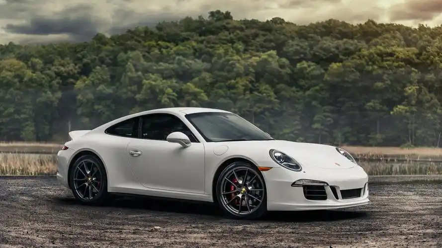 保时捷911白色时尚跑车桌面壁纸图片