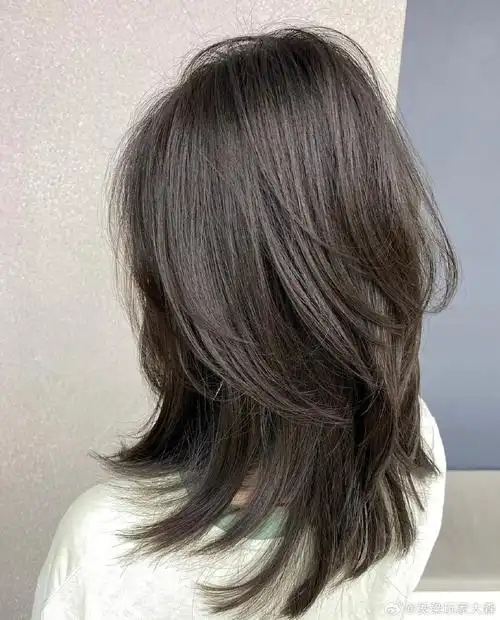 刘海与两侧边缘层次衔接让头发自然蓬松感 ~自然吹干就有型,好打理