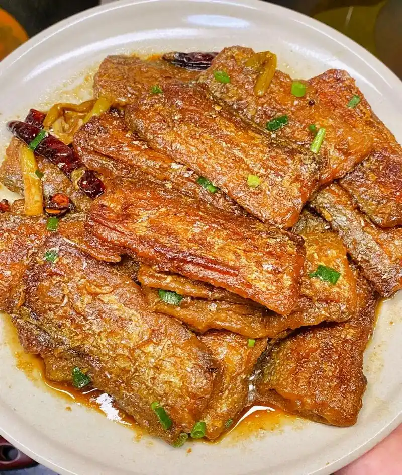 下饭下酒菜～糖醋带鱼,家里每周都要做一次,一段时间不吃就会馋 - 抖