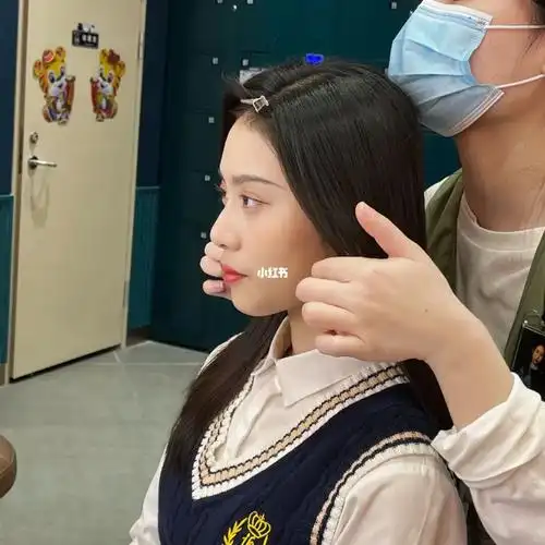 给成片连眼睛两只都是歪的一上一下海马体的p图模版太令人难忘窒息了