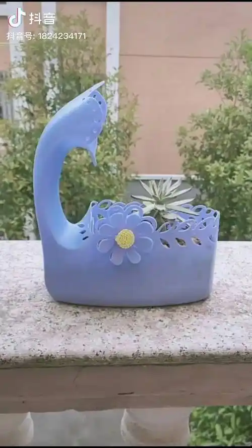 洗衣液瓶巧利用这样的简单实用型花盆喜欢吗适合初学者雕刻哦废物利用