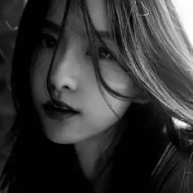 黑暗系头像女真人孤独