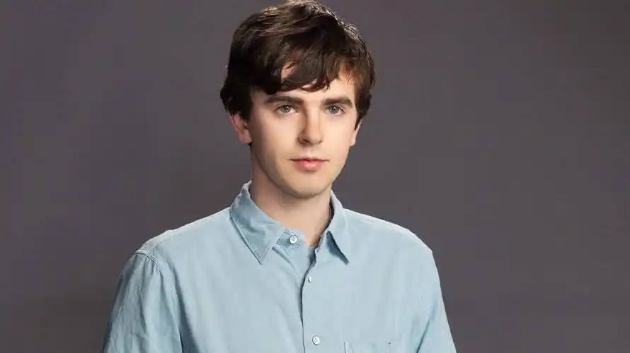 惊喜! 弗莱迪·海默主演高分剧集《》宣布续订第4季,将于今年回归