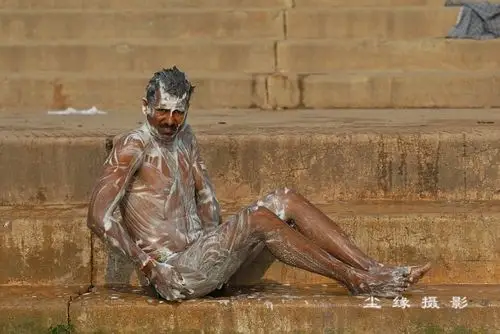 瓦纳拉西恒河沐浴众生图