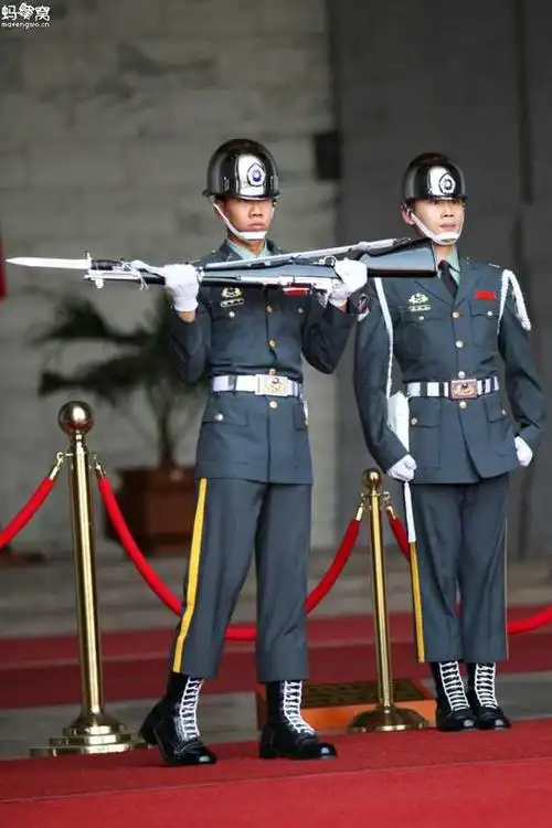 台湾军人 - 礼队换哨交接式