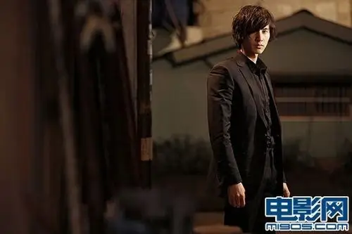 《孤胆特工》元斌突破自我 半裸秀腹肌性感诱人