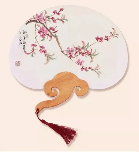 3月3日如一书院联合静园瑜伽开展"手绘桃花扇,喜迎女神节"画团扇活动.