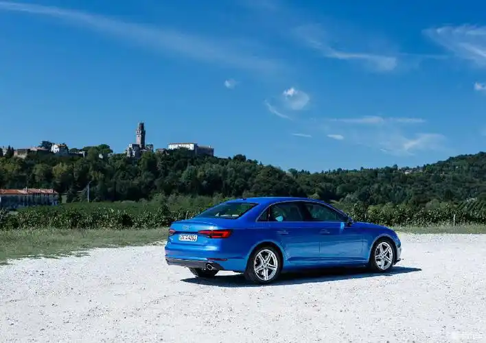 高清大图2016款奥迪a4高清预览