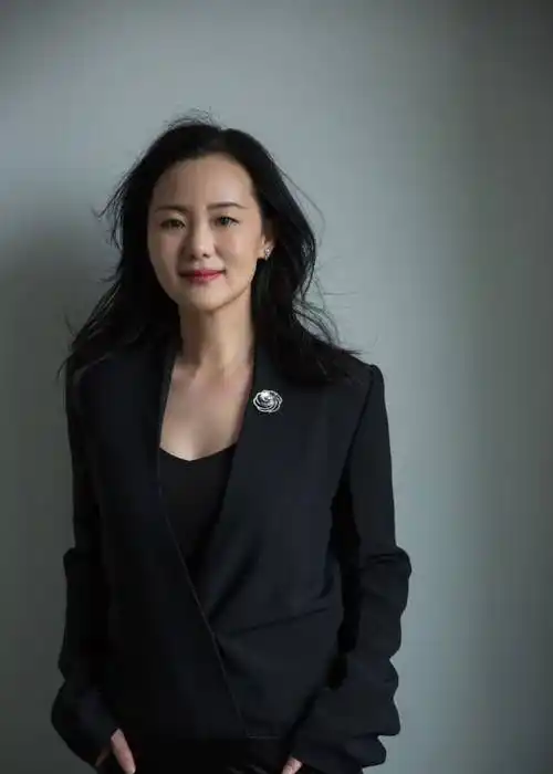 原创50岁蔡少芬被夸像20多岁她丝毫不在意年龄