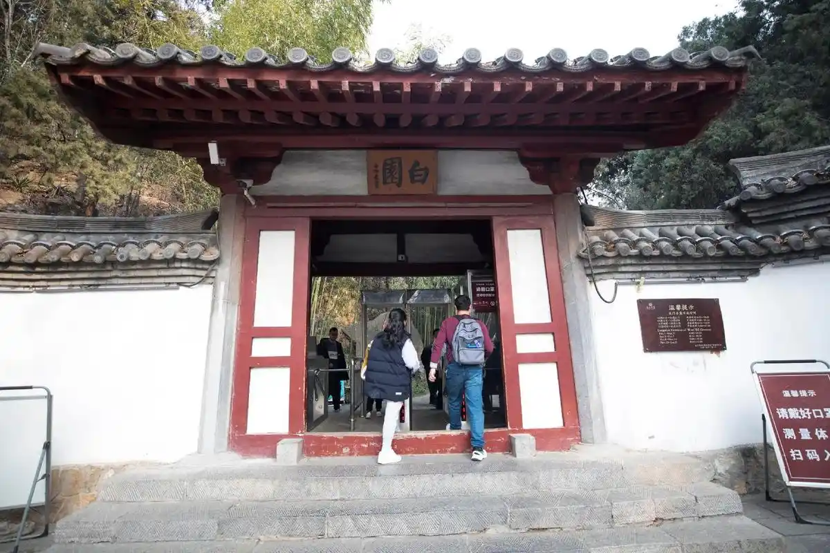 2023年2月18日,河南洛阳市,游客参观白园.白园即 - 抖音