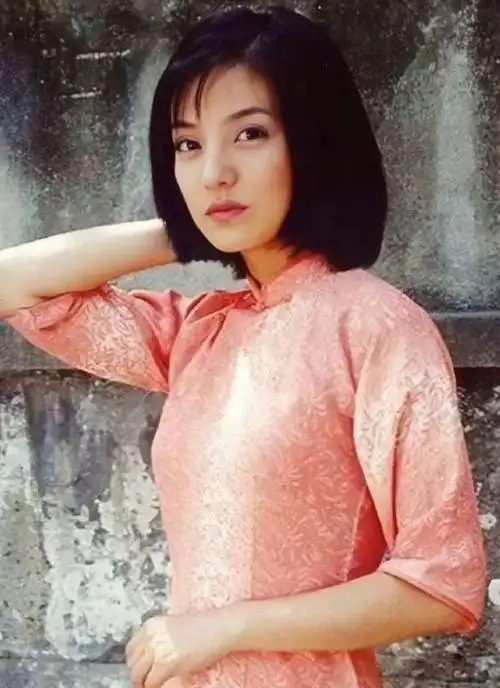 赵薇换金主复出白鹿利用替身吃红利李湘王岳伦复婚大张伟有私生子女星