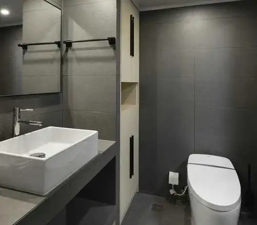 厕所马桶没靠墙中间有空隙怎么解决 座便器不贴靠墙加墙处理效果图