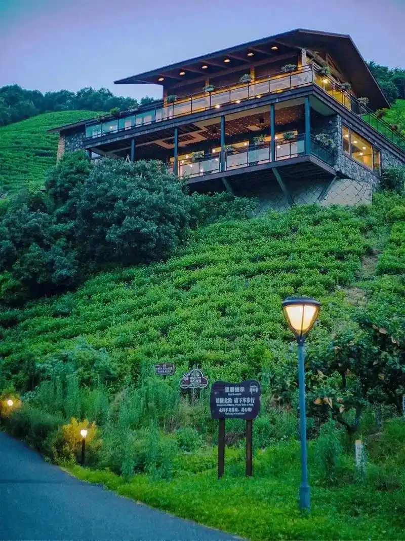 浙江湖州市德清县莫干山郡安里度假区.92酒店特色及必体验:  - 抖音