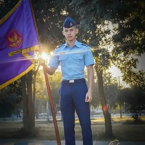 泰国帅气警察一夜间火遍全网超高颜值引众人围观