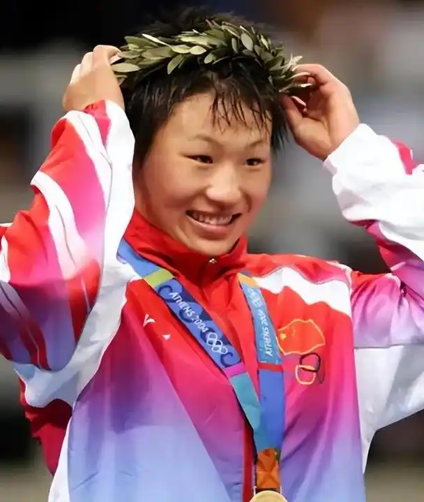 王旭:中国首位女子摔跤奥运冠军,23岁选择退役,后远赴美国学习