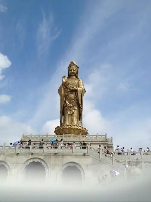 写美篇文/贵身 图/网络 歌曲/问佛(贵身) 海天拂国普陀山,朝朝香炉生