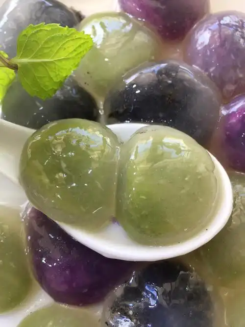 彩色水晶汤圆,紫薯,抹茶,黑芝麻美得让人不忍下口