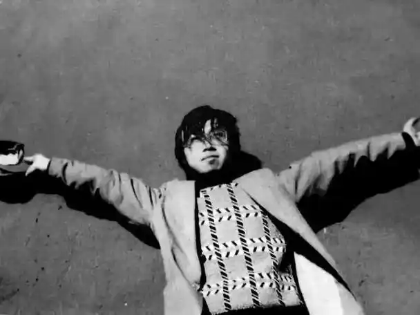 卧轨自杀的海子,究竟是怎样一个人?