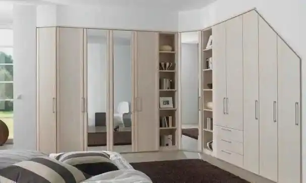 还可以利用l型衣柜设计,形成与卧室之间的隔断, 形成一个套间的设计