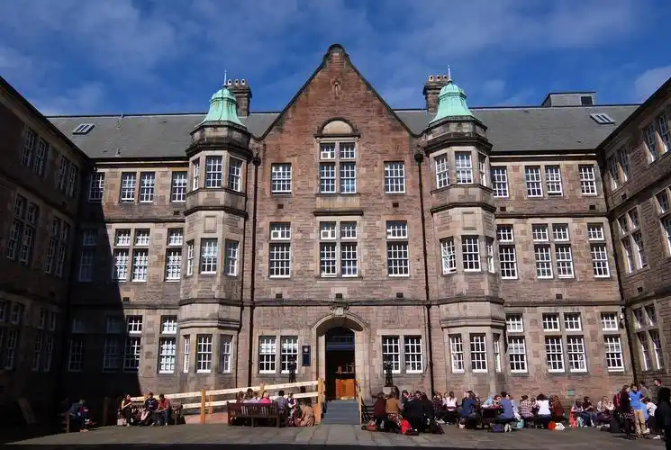 英国有哪些值得玩的介绍看爱丁堡军乐表演体验全球顶尖乐队震撼表演