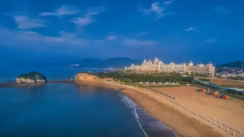 东北首家国际品牌海滨度假酒店金石滩鲁能希尔顿度假酒店成为大连新