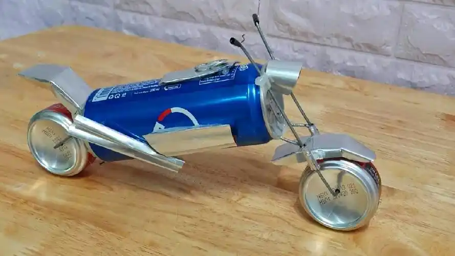 手工达人教你用易拉罐diy摩托车,简单小巧,还原度很高!