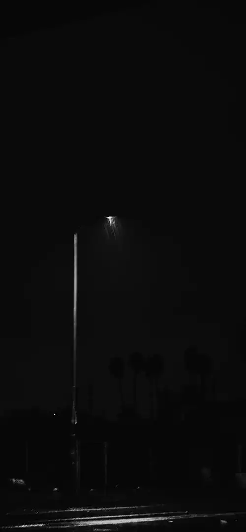 纯黑白桌面黑到有点压抑会有人喜欢吗