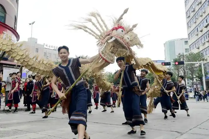 广西罗城举办第五届仫佬族依饭旅游文化节