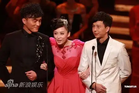 图文tvb台庆颁奖礼现场杨明龚嘉欣邓健泓