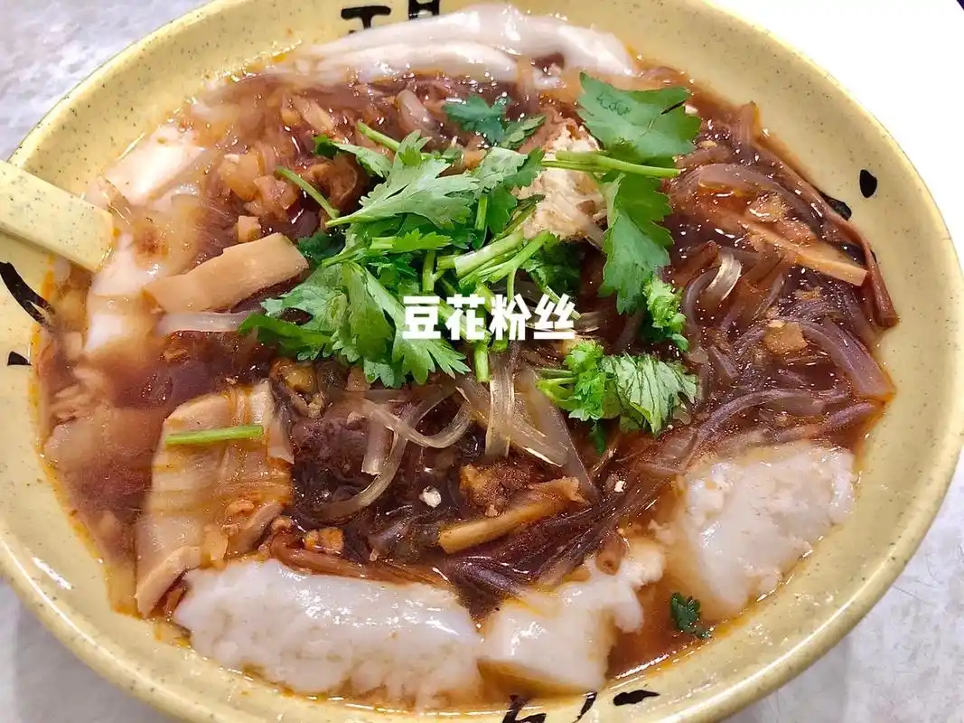 豆花粉丝是漳州特色吧嘻嘻嘻嘻 先把单点的卤味和红薯 - 抖音