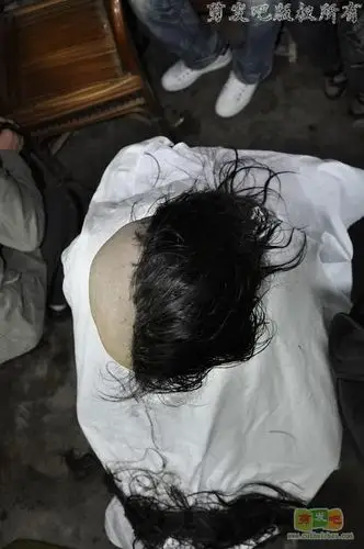 女发友在老理发店剃光头-剪发吧26#(14)