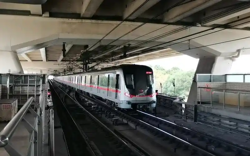 上海地铁1号线01079钢铁侠二世出通河新村站富锦路站方向