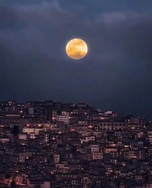 ins意境风景月亮背景图