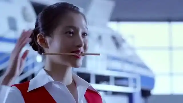 浪漫天降:沙沙成为一名正式乘务员,接受了更为严谨的一套训练