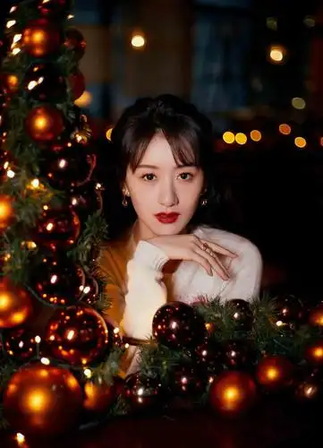 袁冰妍星河圣诞风大片写真