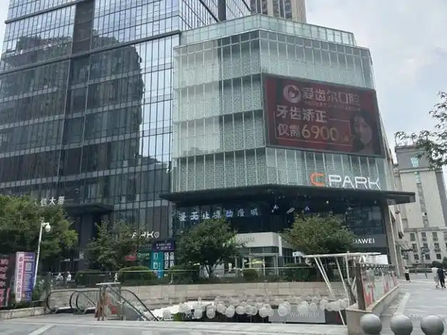 开业十年,汉阳人信汇在风头正劲的王家湾商圈活得怎么样?