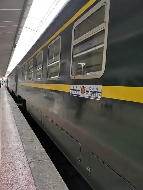 即使是在列车上……   北京西到拉萨的z21次火车停靠9个站点:石家庄北