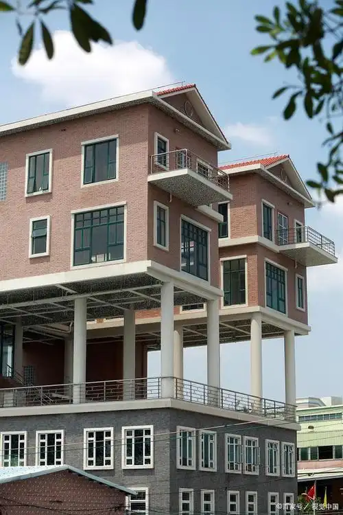 自建房楼顶做平的好还是斜的好