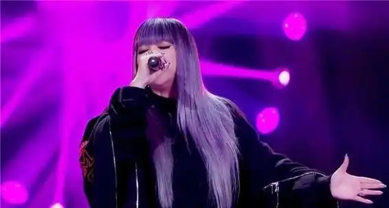 1997年张雨生去世,葬礼上几次哭到昏厥的女孩,今成了大明星