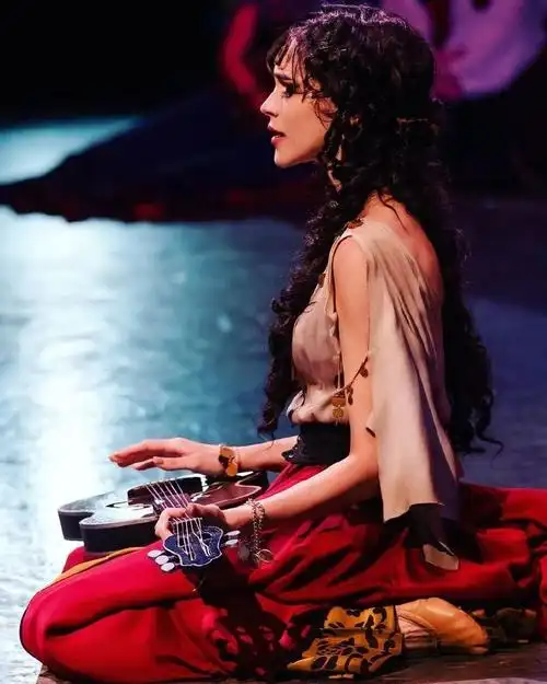 原子之心女机器人扮演者是谁双生舞伶演员美图