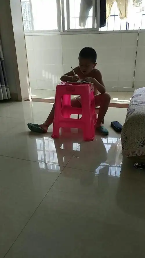 有没有看到我光着膀子的小腹肌,哈哈