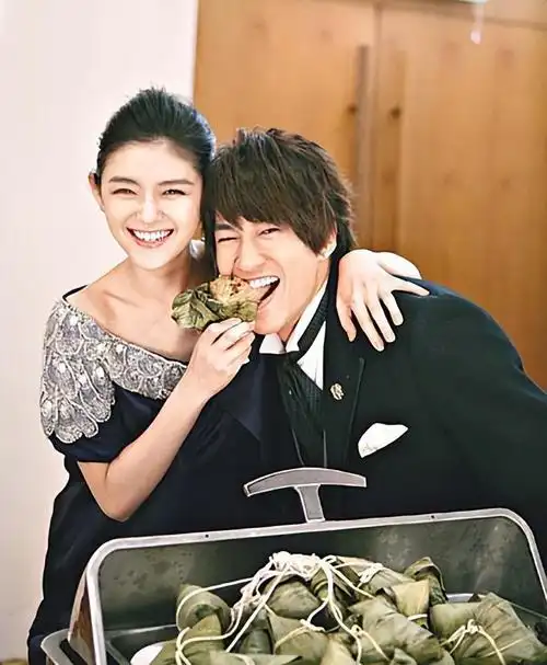 回顾林姵希嫁绯闻不断的何润东相伴15年至今无子她值得吗