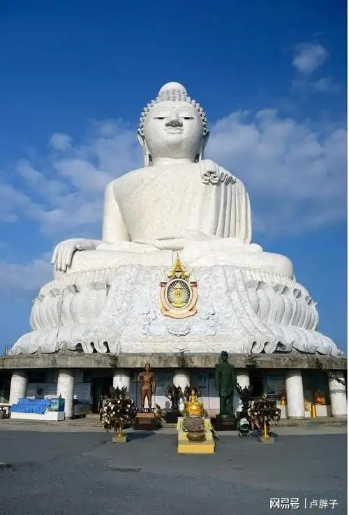 浅谈香港宝莲寺,堪称世界上最大的青铜佛像|天坛大佛|住持|寺院_网易