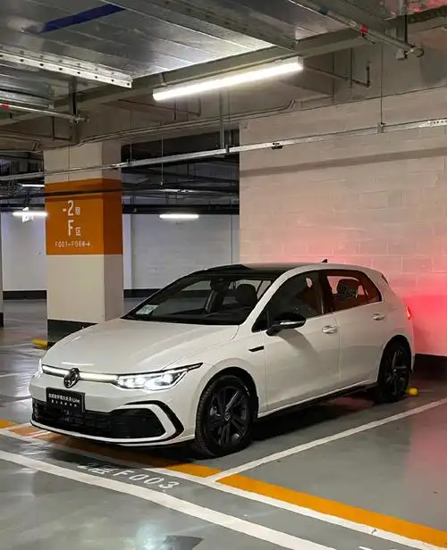 新款高尔夫r-line曝光,2.0t 激光大灯 四排气,加速5.6秒,真犀利